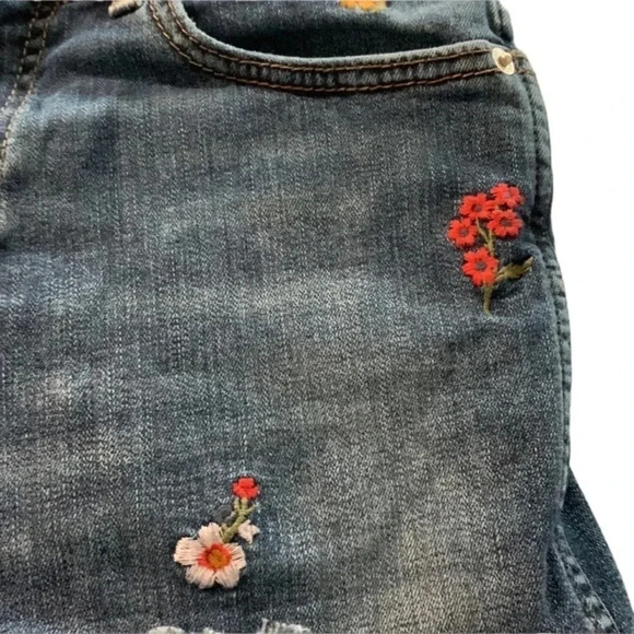 Express women's size 4 embroidered distressed shorts - Picture 5 of 5